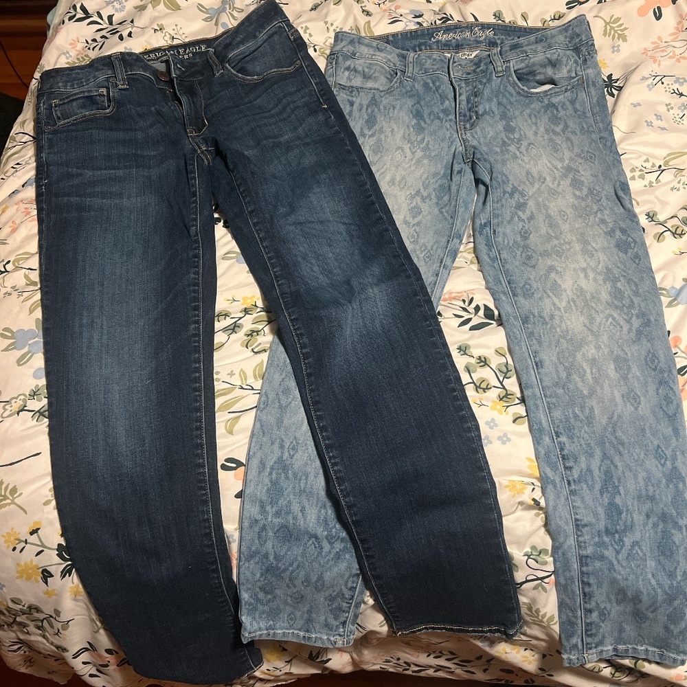 2 pairs American Eagle Jeans